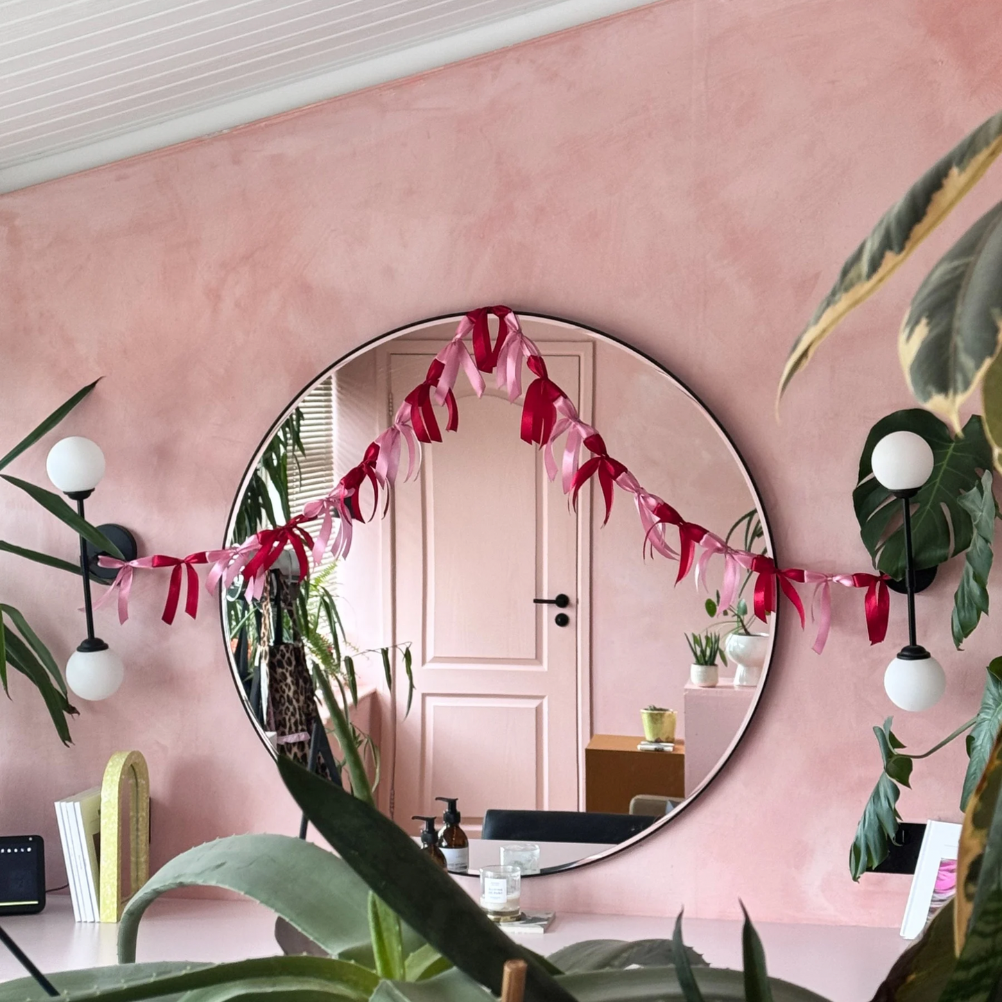 Red & Pink Bow Bunting