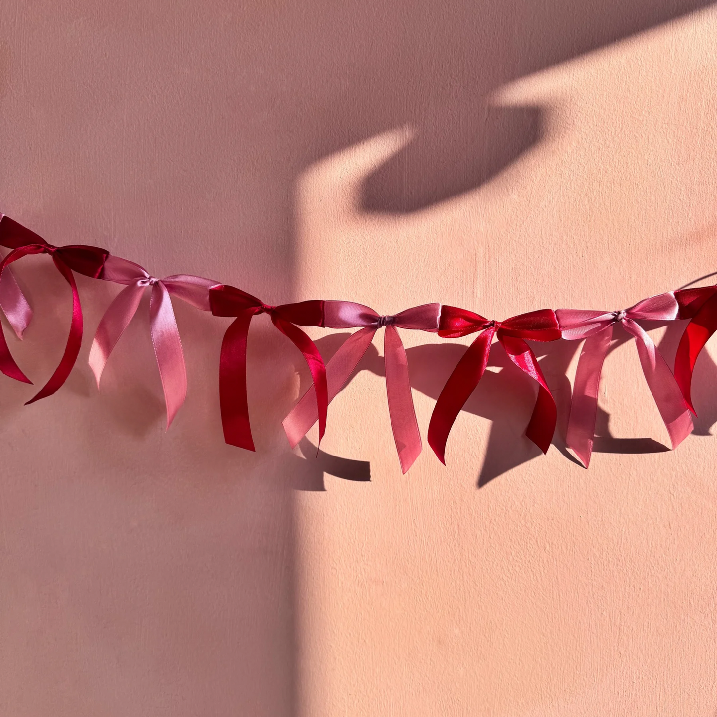 Red & Pink Bow Bunting